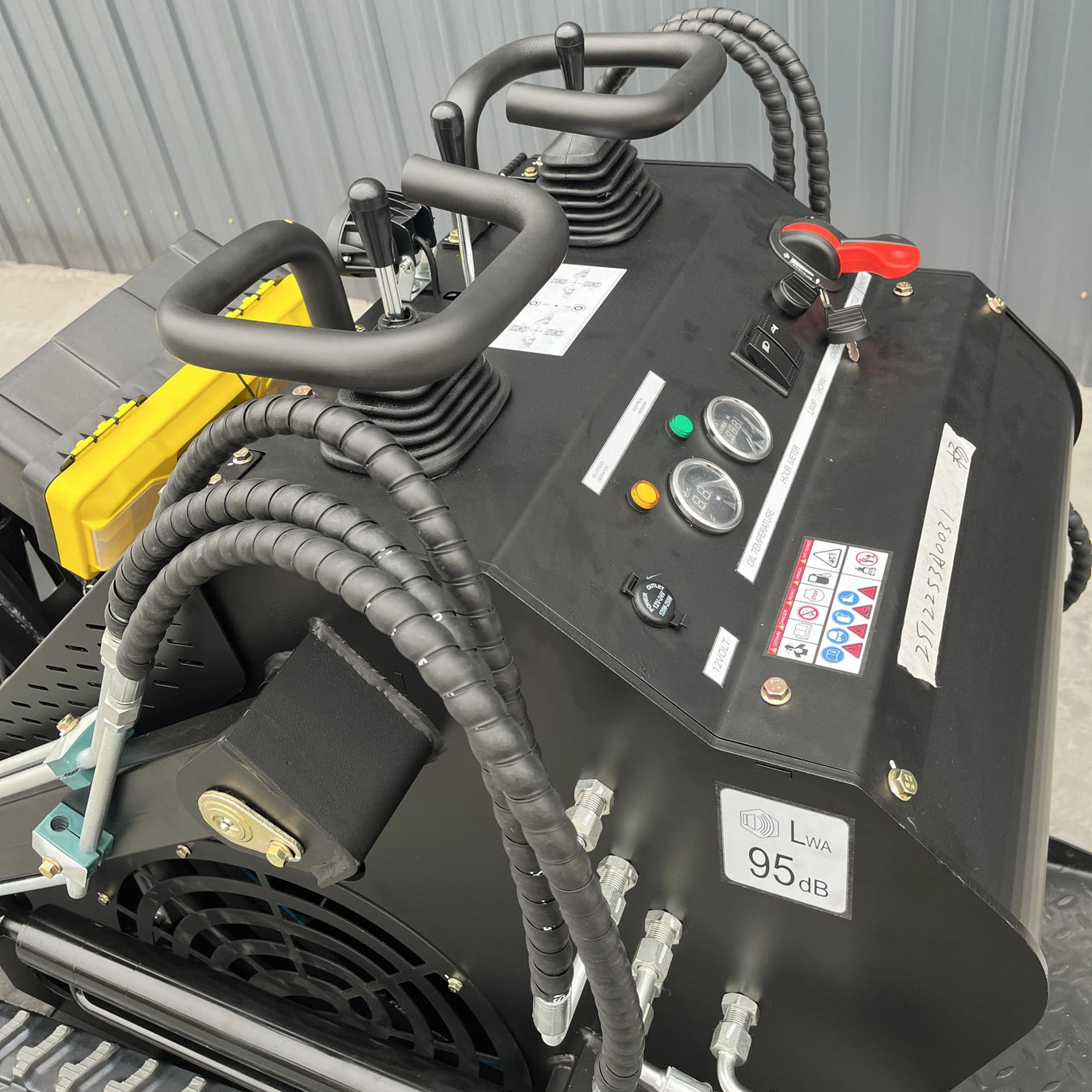 skid_steer_loader_t460a_black_top detail