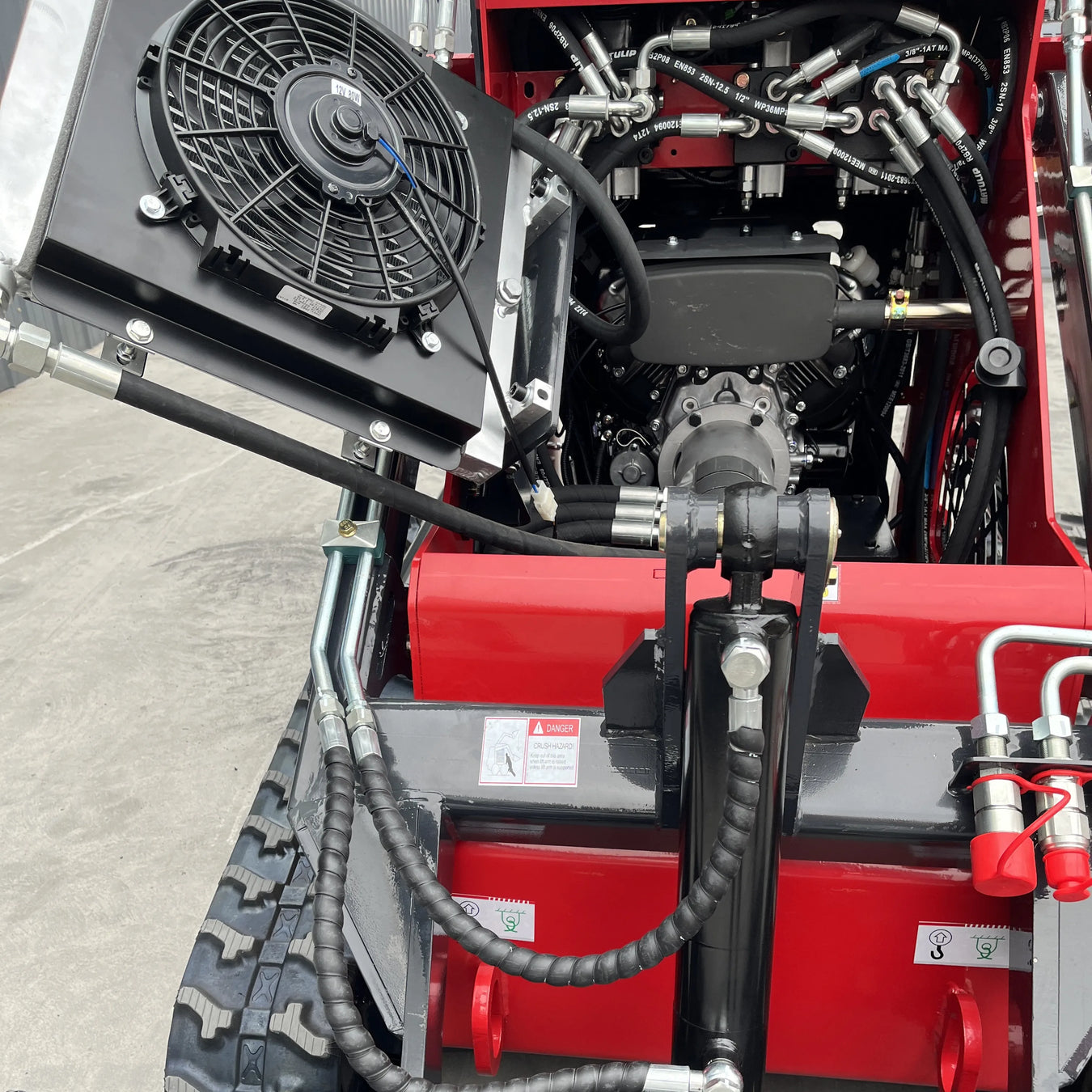 skid_steer_loader_t460a_red_interior detail